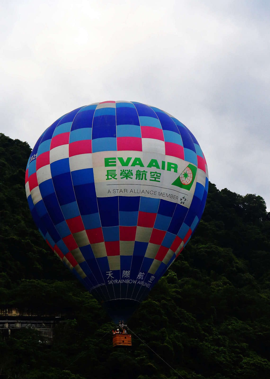【遊。桃園】2019桃園石門熱氣球嘉年華。今夏第一發～石門水庫熱氣球又來惹！