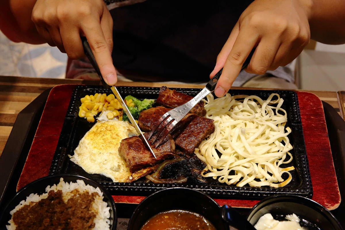 【食。台北】鉄火牛排 A11店〜平價牛排新食代！高檔食材平價享受，牛排套餐只要$280元起，附餐無限，老饕不能錯過高貴不貴的多汁牛排！