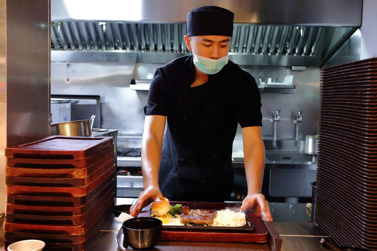 【食。台北】鉄火牛排 A11店〜平價牛排新食代！高檔食材平價享受，牛排套餐只要$280元起，附餐無限，老饕不能錯過高貴不貴的多汁牛排！