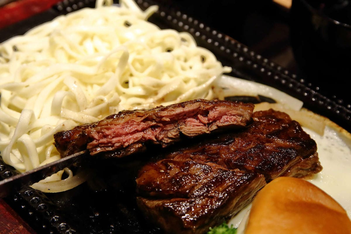 【食。台北】鉄火牛排 A11店〜平價牛排新食代！高檔食材平價享受，牛排套餐只要$280元起，附餐無限，老饕不能錯過高貴不貴的多汁牛排！