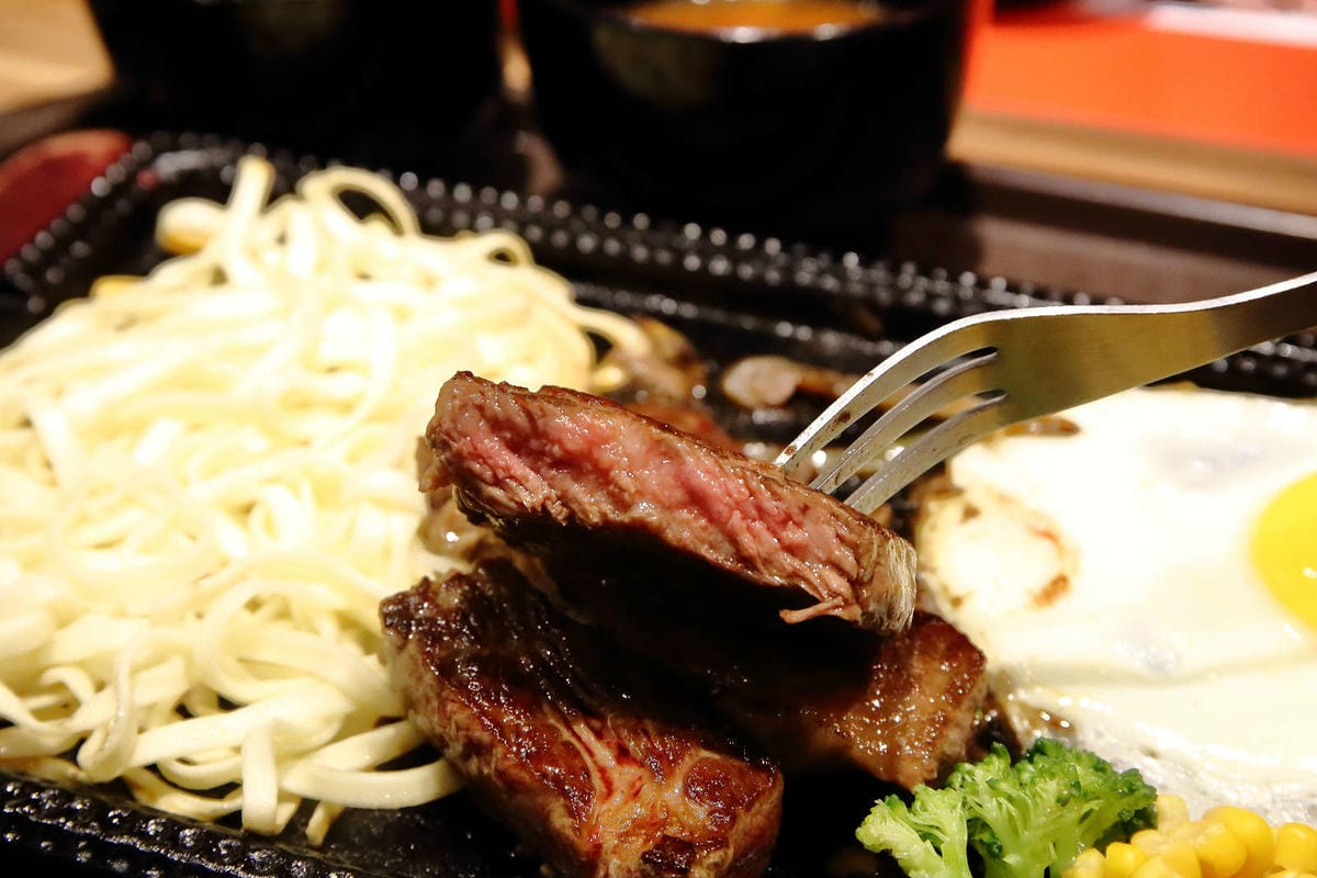 【食。台北】鉄火牛排 A11店〜平價牛排新食代！高檔食材平價享受，牛排套餐只要$280元起，附餐無限，老饕不能錯過高貴不貴的多汁牛排！