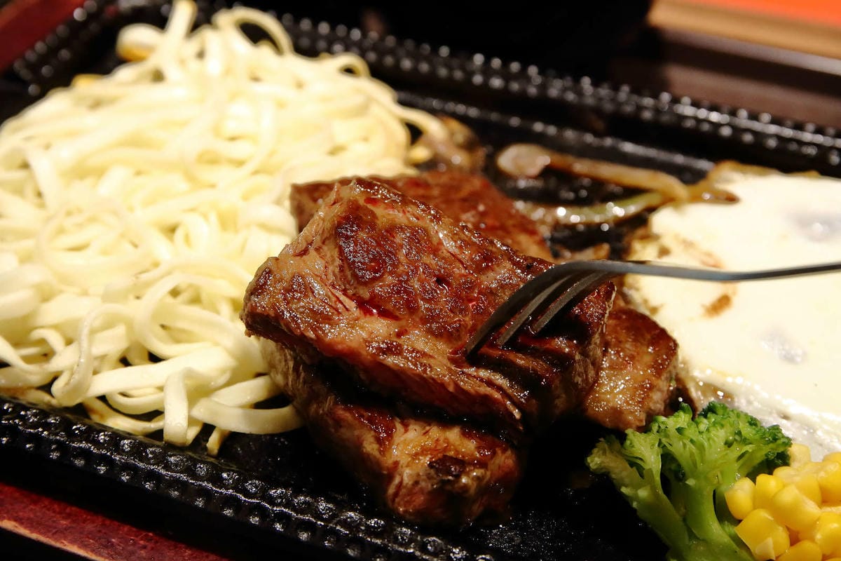 【食。台北】鉄火牛排 A11店〜平價牛排新食代！高檔食材平價享受，牛排套餐只要$280元起，附餐無限，老饕不能錯過高貴不貴的多汁牛排！