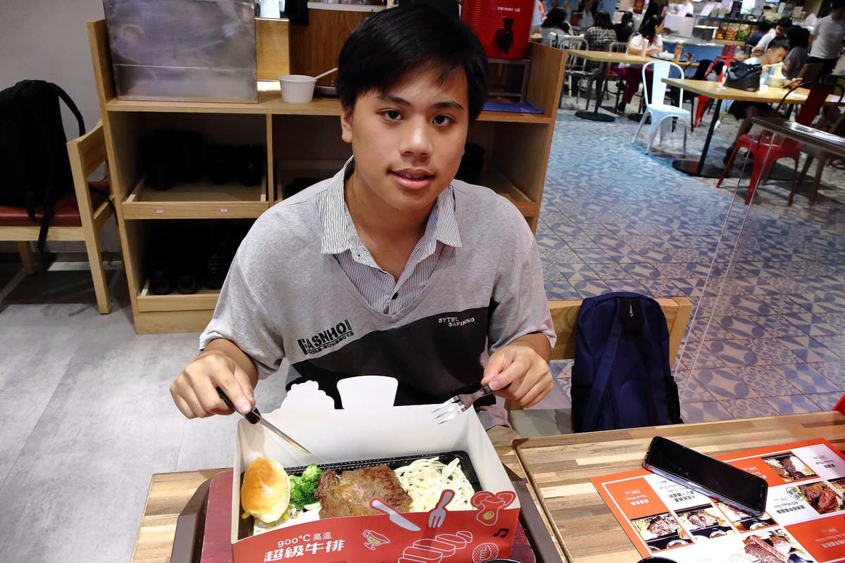 【食。台北】鉄火牛排 A11店〜平價牛排新食代！高檔食材平價享受，牛排套餐只要$280元起，附餐無限，老饕不能錯過高貴不貴的多汁牛排！