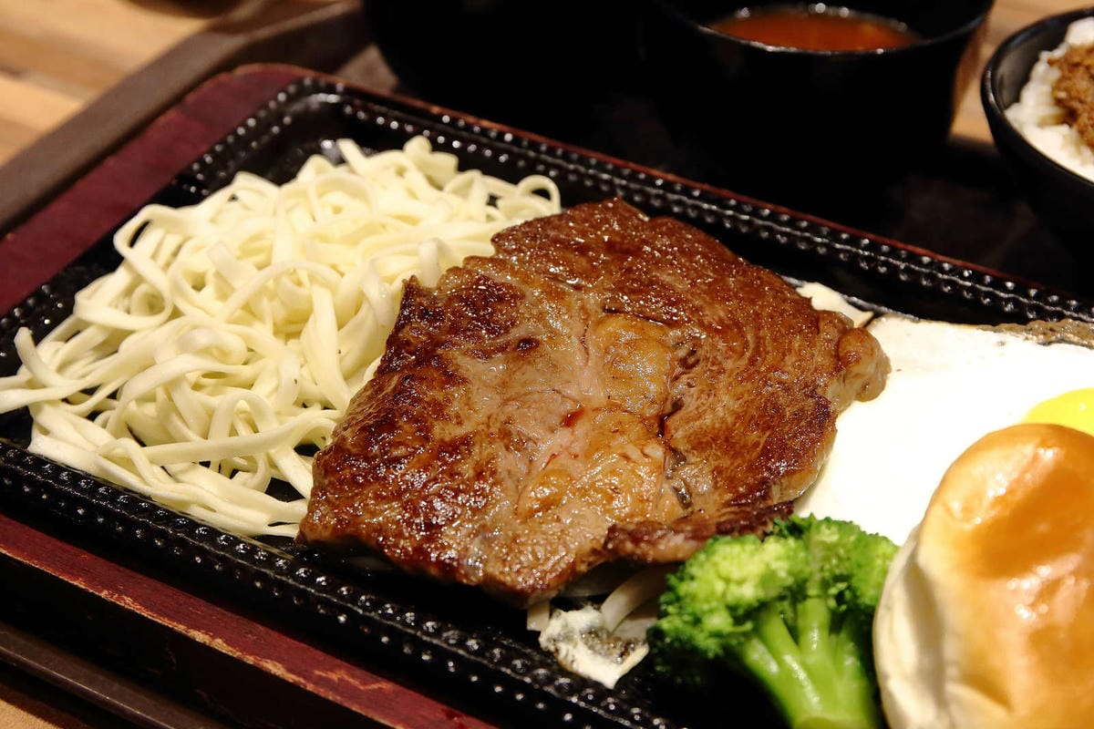 【食。台北】鉄火牛排 A11店〜平價牛排新食代！高檔食材平價享受，牛排套餐只要$280元起，附餐無限，老饕不能錯過高貴不貴的多汁牛排！