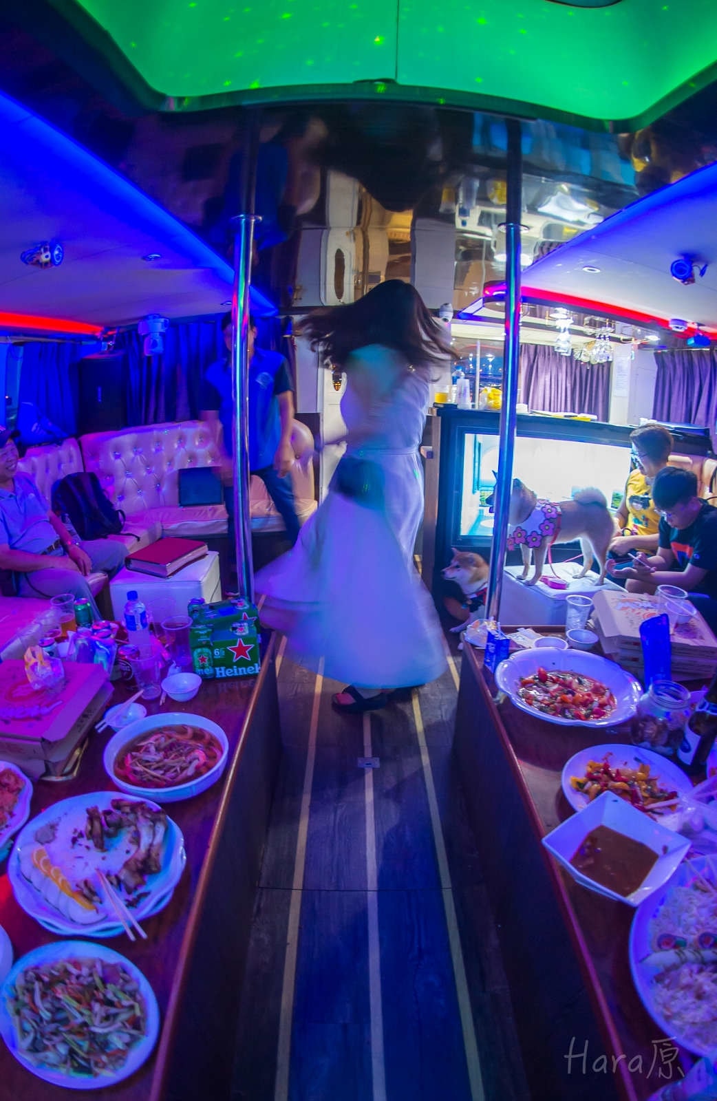 【遊。台北】BOK舶克遊艇派對〜大稻埕柴團遊艇趴,航程享受淡水河沿岸風光看夕陽、欣賞夜景、KTV歡唱,歡樂新體驗!