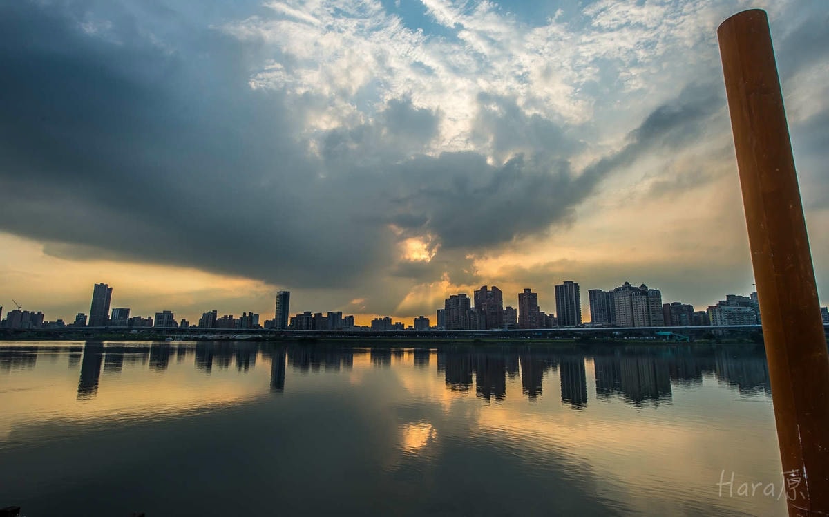 【遊。台北】BOK舶克遊艇派對〜大稻埕柴團遊艇趴,航程享受淡水河沿岸風光看夕陽、欣賞夜景、KTV歡唱,歡樂新體驗!