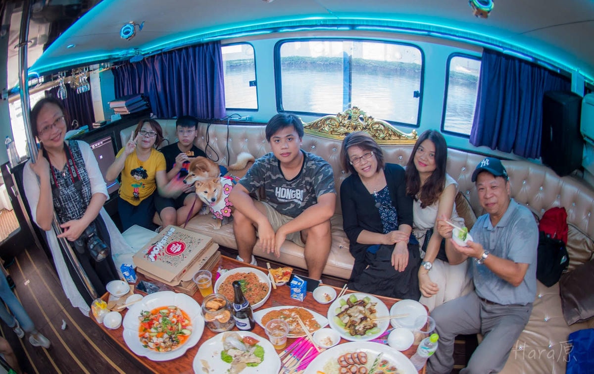 【遊。台北】BOK舶克遊艇派對〜大稻埕柴團遊艇趴,航程享受淡水河沿岸風光看夕陽、欣賞夜景、KTV歡唱,歡樂新體驗!