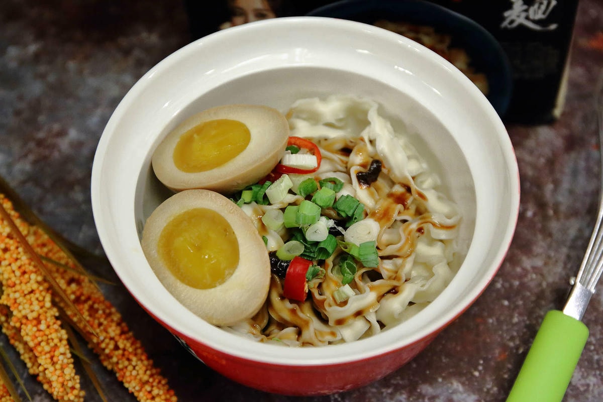 【人氣宅配團購】老媽拌麵-關廟麵專門店〜「老媽拌麵X泰國藍象餐廳」紅綠咖哩新口味上市,6分鐘就能快速上桌的美味,職業婦女們千萬別錯過!