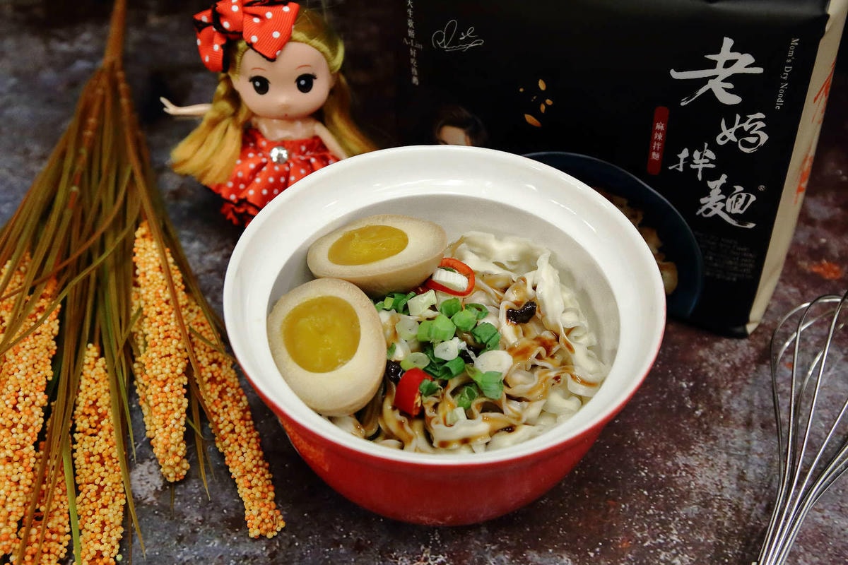 【人氣宅配團購】老媽拌麵-關廟麵專門店〜「老媽拌麵X泰國藍象餐廳」紅綠咖哩新口味上市,6分鐘就能快速上桌的美味,職業婦女們千萬別錯過!