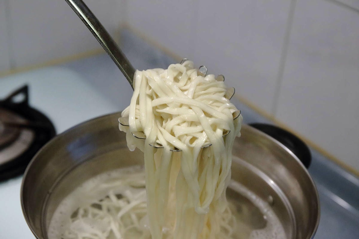 【人氣宅配團購】老媽拌麵-關廟麵專門店〜「老媽拌麵X泰國藍象餐廳」紅綠咖哩新口味上市,6分鐘就能快速上桌的美味,職業婦女們千萬別錯過!