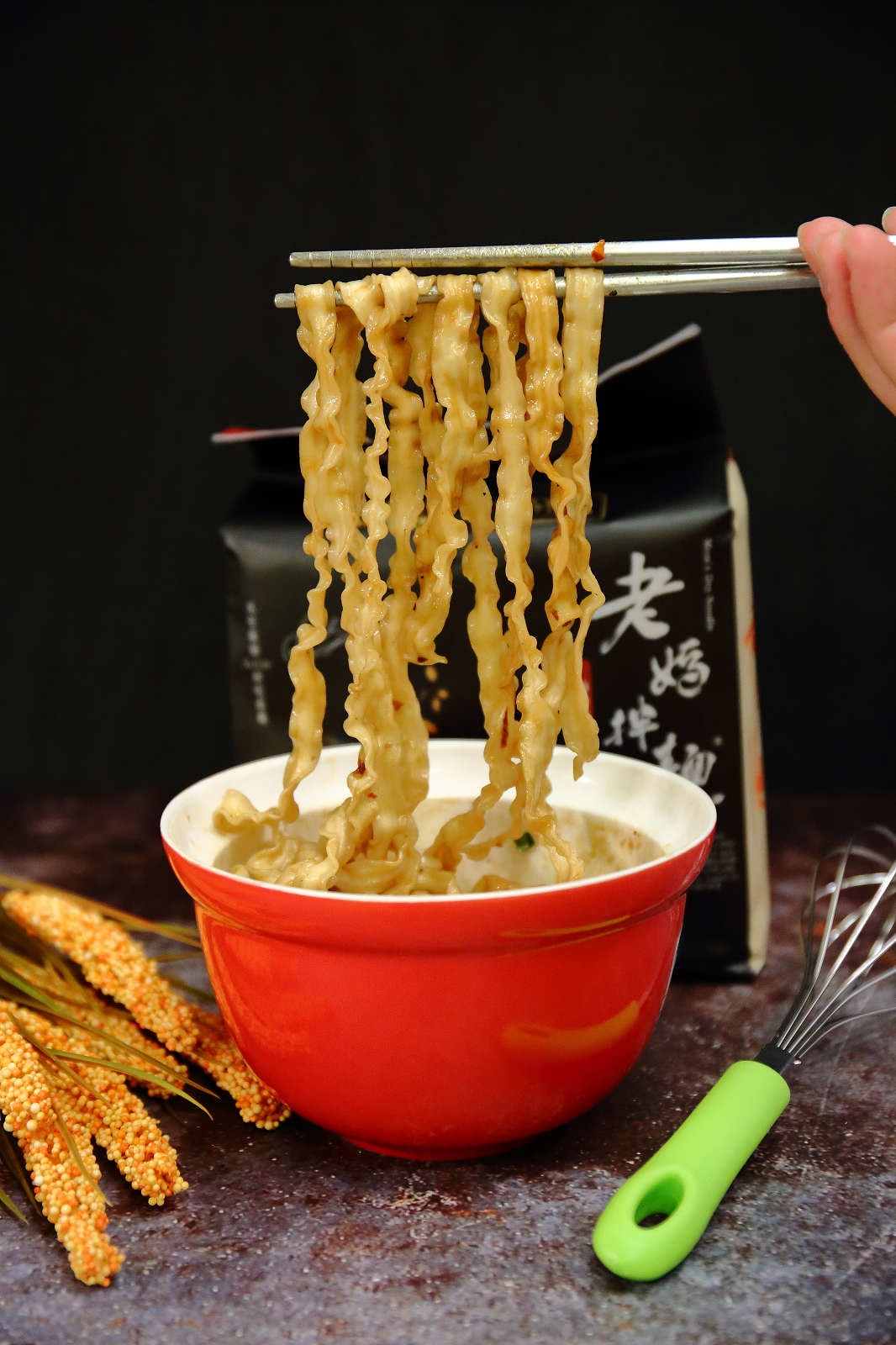 【人氣宅配團購】老媽拌麵-關廟麵專門店〜「老媽拌麵X泰國藍象餐廳」紅綠咖哩新口味上市,6分鐘就能快速上桌的美味,職業婦女們千萬別錯過!