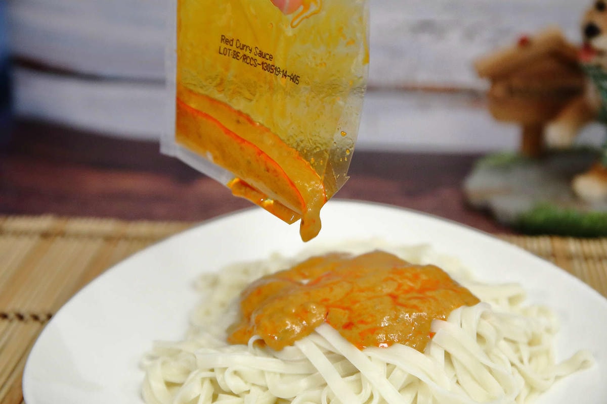 【人氣宅配團購】老媽拌麵-關廟麵專門店〜「老媽拌麵X泰國藍象餐廳」紅綠咖哩新口味上市,6分鐘就能快速上桌的美味,職業婦女們千萬別錯過!