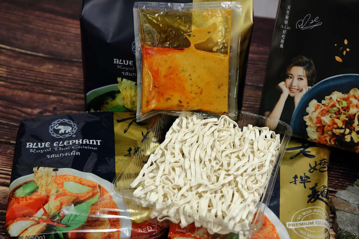 【人氣宅配團購】老媽拌麵-關廟麵專門店〜「老媽拌麵X泰國藍象餐廳」紅綠咖哩新口味上市,6分鐘就能快速上桌的美味,職業婦女們千萬別錯過!