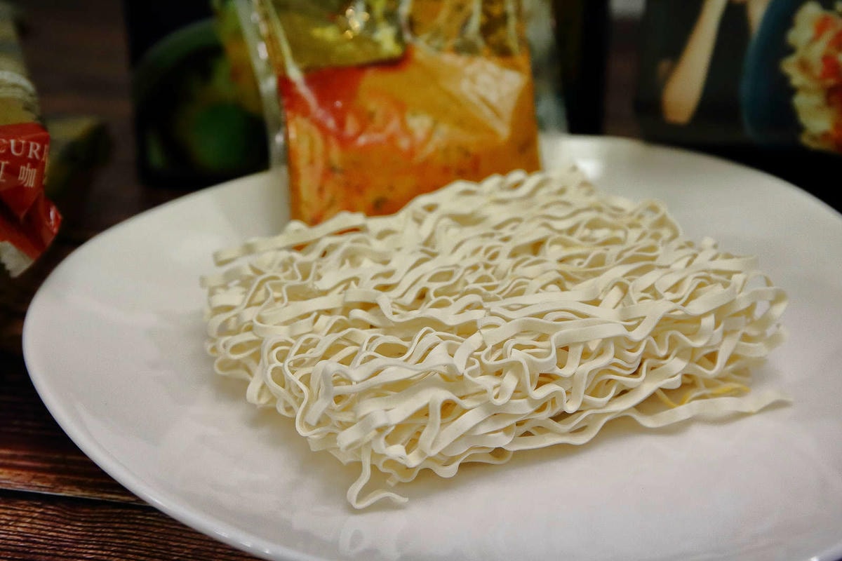 【人氣宅配團購】老媽拌麵-關廟麵專門店〜「老媽拌麵X泰國藍象餐廳」紅綠咖哩新口味上市,6分鐘就能快速上桌的美味,職業婦女們千萬別錯過!