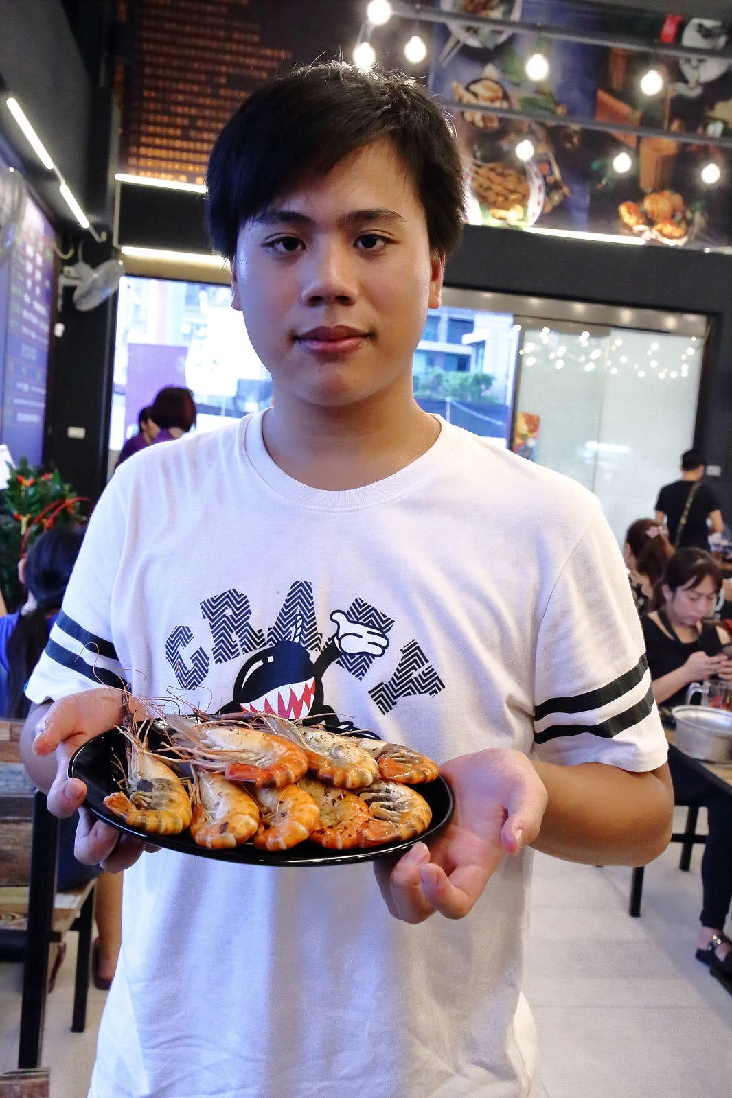 【食。八德】泰蝦樂 水道泰國蝦吃到飽〜八德吃到飽推薦！正宗泰國水道蝦新開幕！泰國蝦現夾現烤+熱炒沙拉吧讓你吃的不要不要的