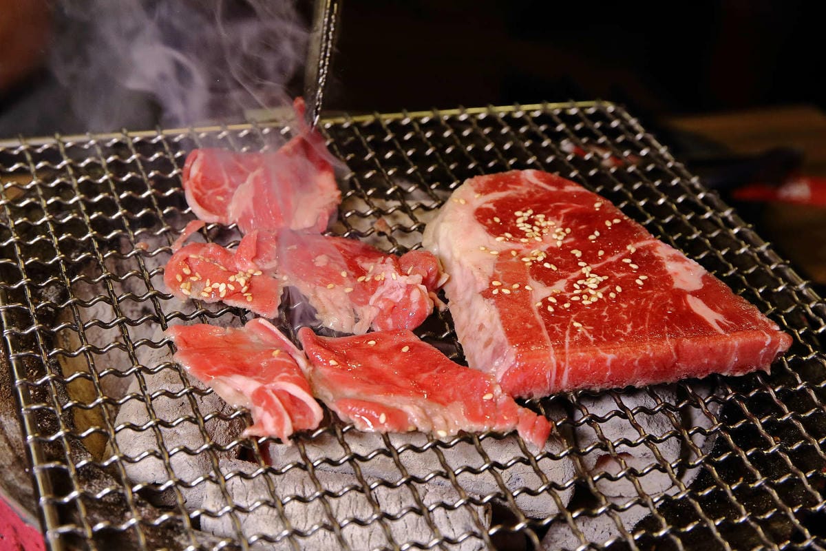 【食。中壢】田季發爺(中壢店)〜烤肉火鍋吃到飽，77種食材任吃，還有厚切牛排，大胃王最愛！