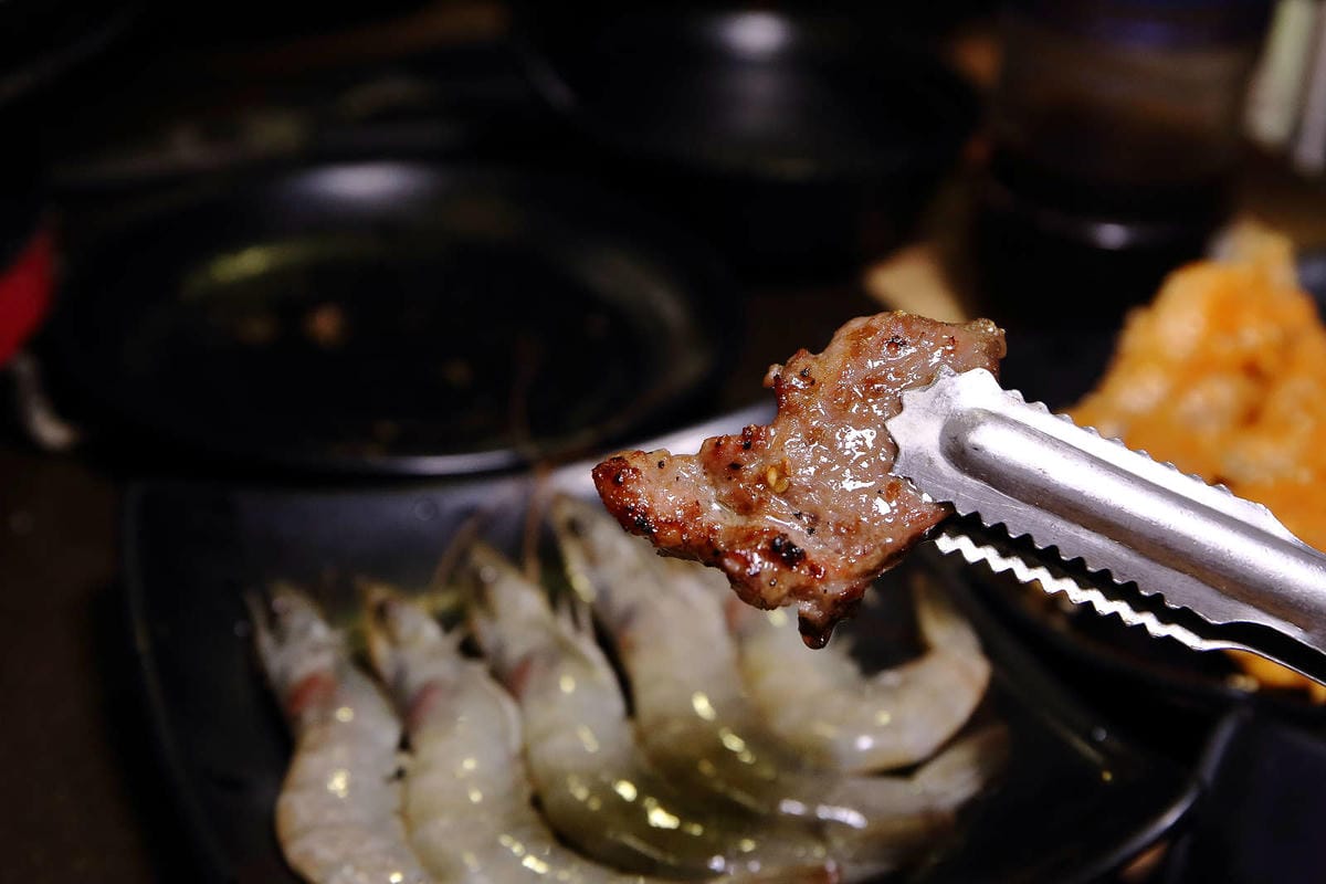 【食。中壢】田季發爺(中壢店)〜烤肉火鍋吃到飽，77種食材任吃，還有厚切牛排，大胃王最愛！