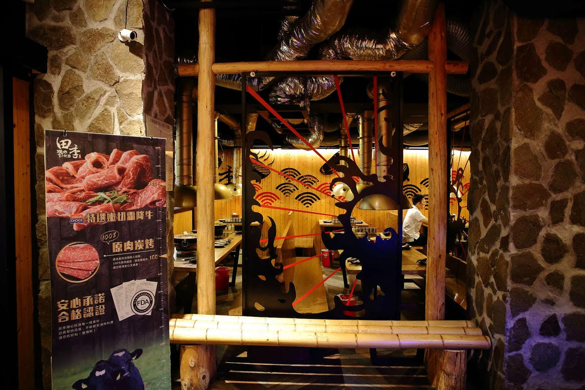 【食。中壢】田季發爺(中壢店)〜烤肉火鍋吃到飽，77種食材任吃，還有厚切牛排，大胃王最愛！