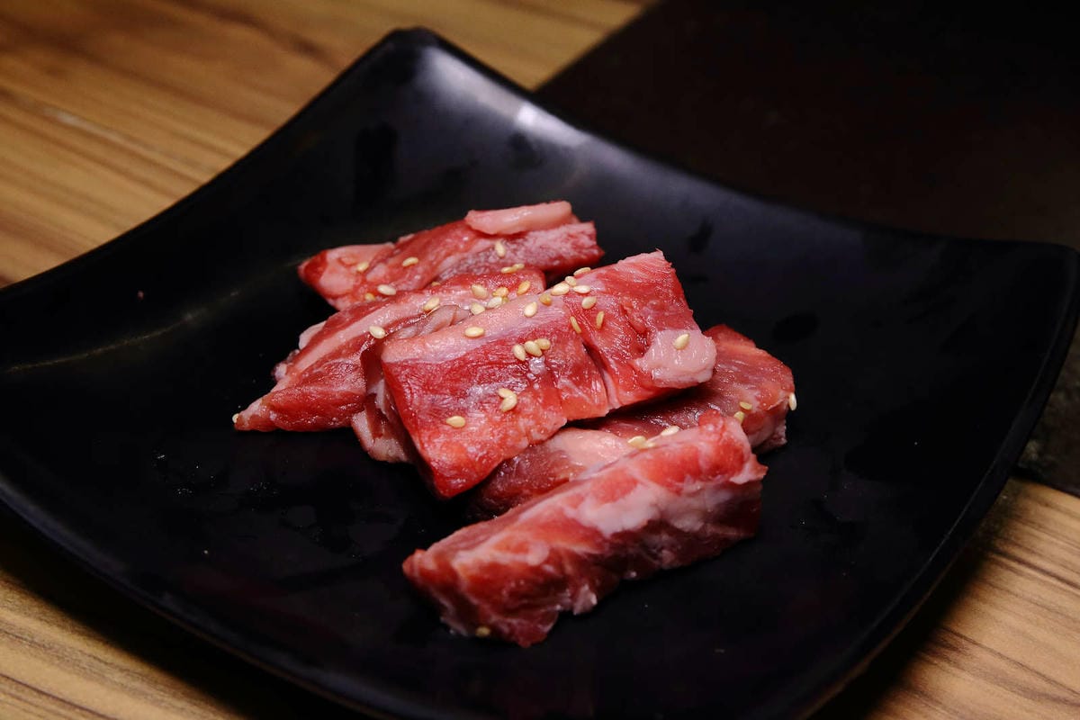 【食。中壢】田季發爺(中壢店)〜烤肉火鍋吃到飽，77種食材任吃，還有厚切牛排，大胃王最愛！