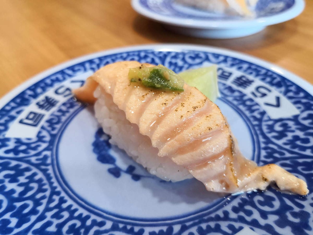 【食。永和】くら寿司 藏壽司 永和比漾店〜來自日本大阪的迴轉壽司插旗永和！壽司種類多到選擇障礙，吃滿五盤抽扭蛋試手氣，好吃又好玩！