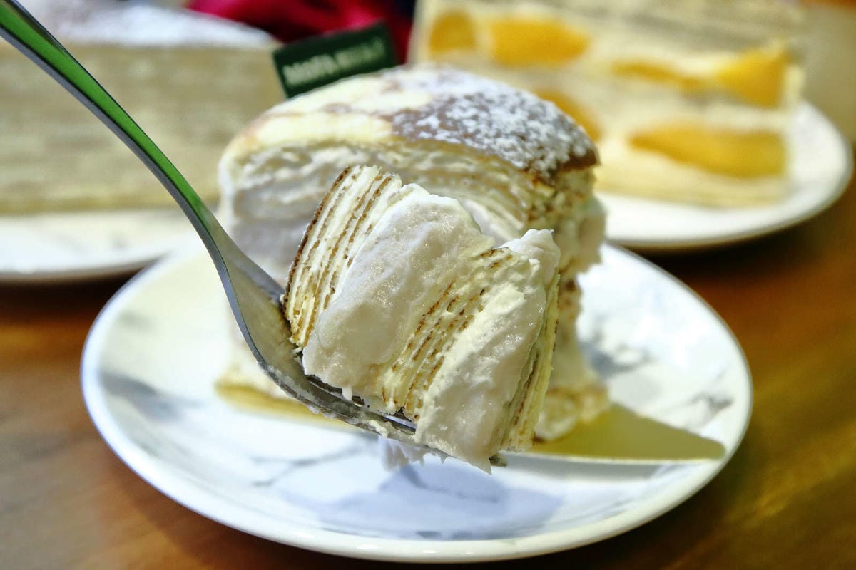 【食。中壢】MOFA 魔法氛子〜會爆漿的千層蛋糕，一刀劃下滿滿芋泥餡湧出，伴手禮、團購高CP值甜點！