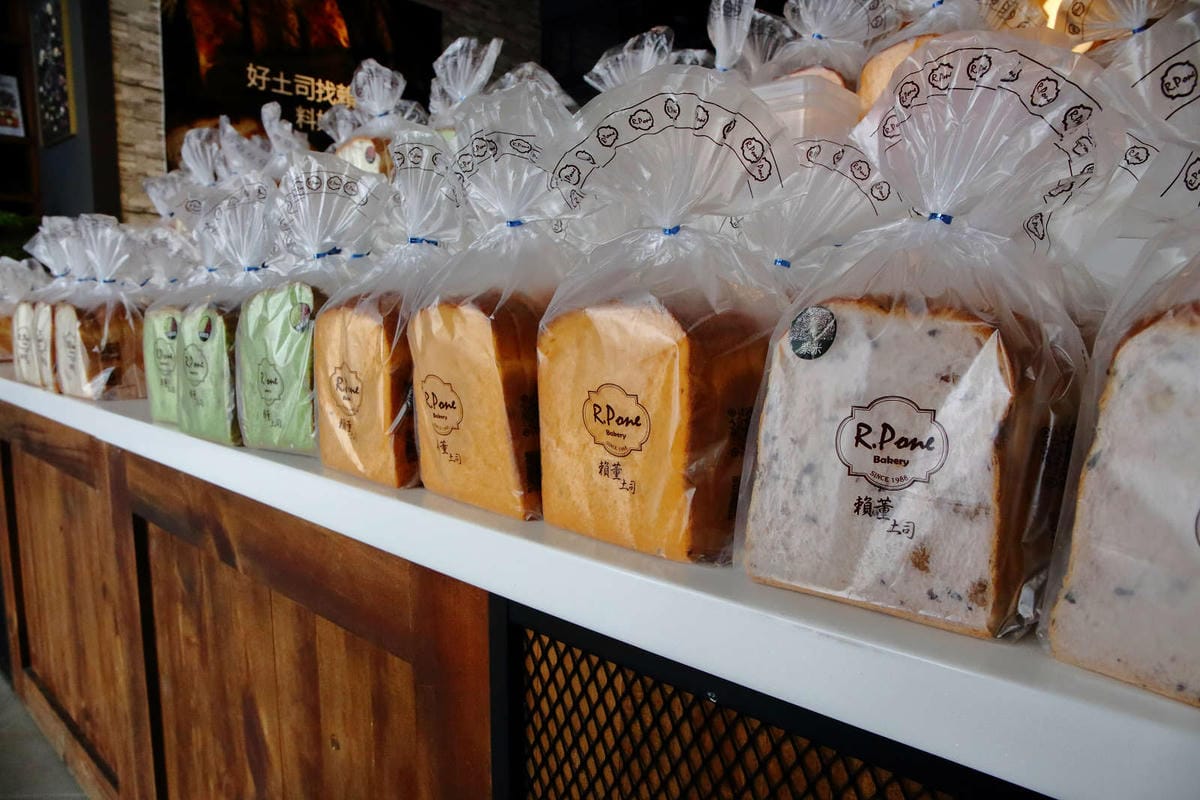 【食。三重】賴董土司〜三重好吃土司推薦！多種獨家口味特色吐司，多達13種吐司任你挑，無添加、鬆軟好吃
