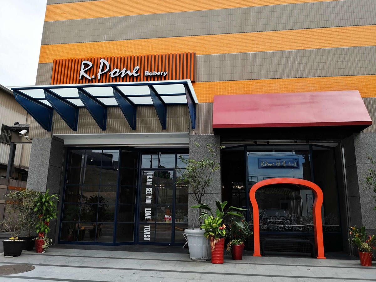 【食。三重】賴董土司〜三重好吃土司推薦！多種獨家口味特色吐司，多達13種吐司任你挑，無添加、鬆軟好吃