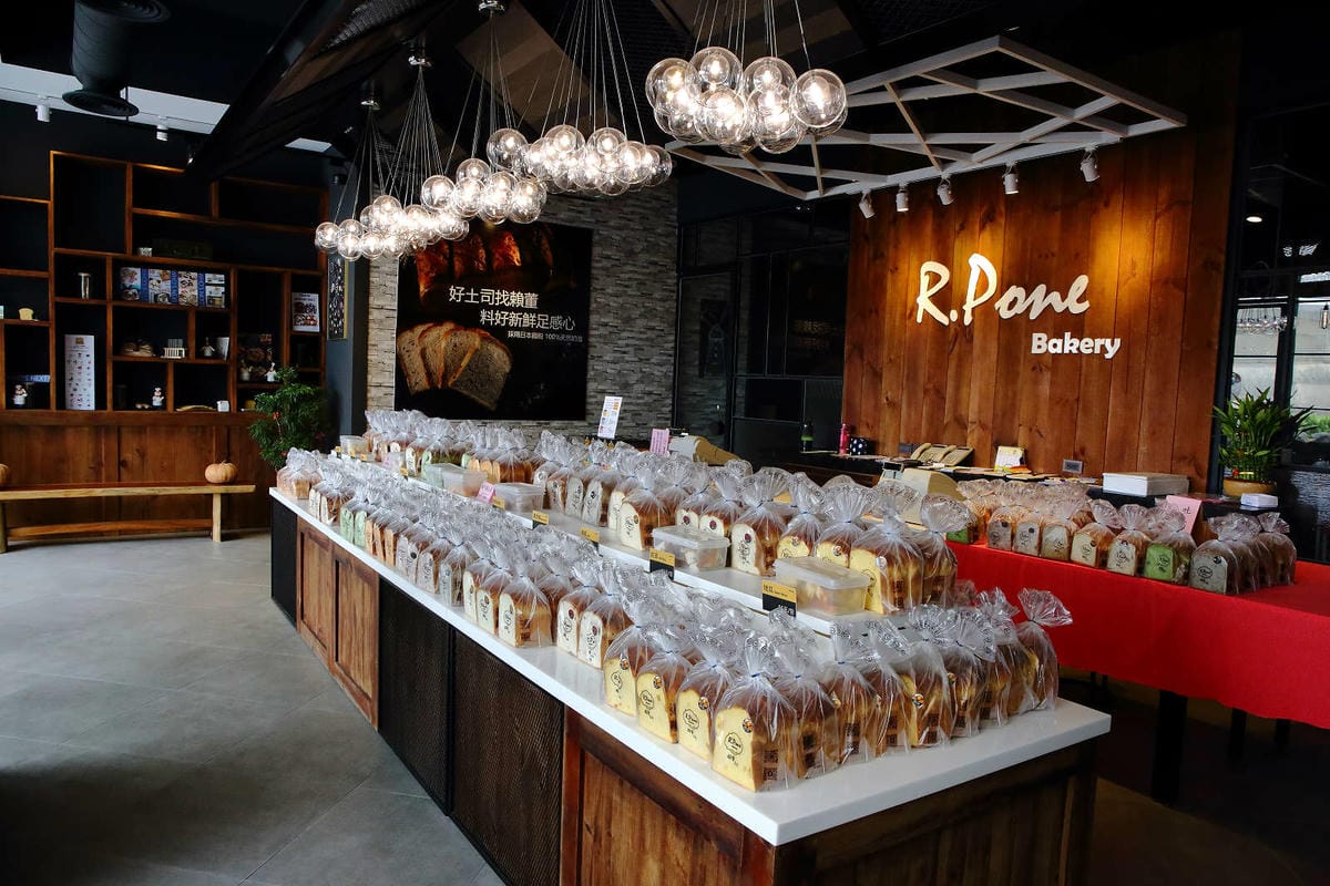 【食。三重】賴董土司〜三重好吃土司推薦！多種獨家口味特色吐司，多達13種吐司任你挑，無添加、鬆軟好吃