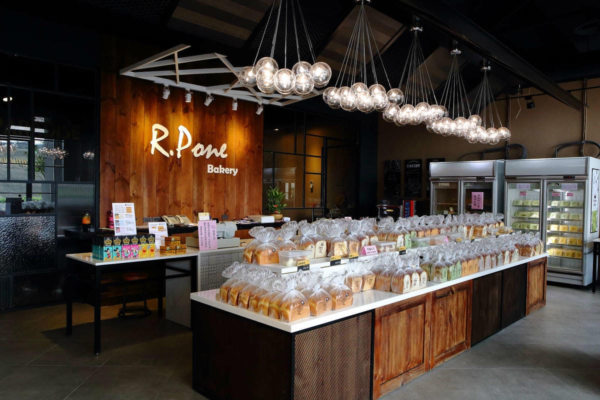 【食。三重】賴董土司〜三重好吃土司推薦！多種獨家口味特色吐司，多達13種吐司任你挑，無添加、鬆軟好吃