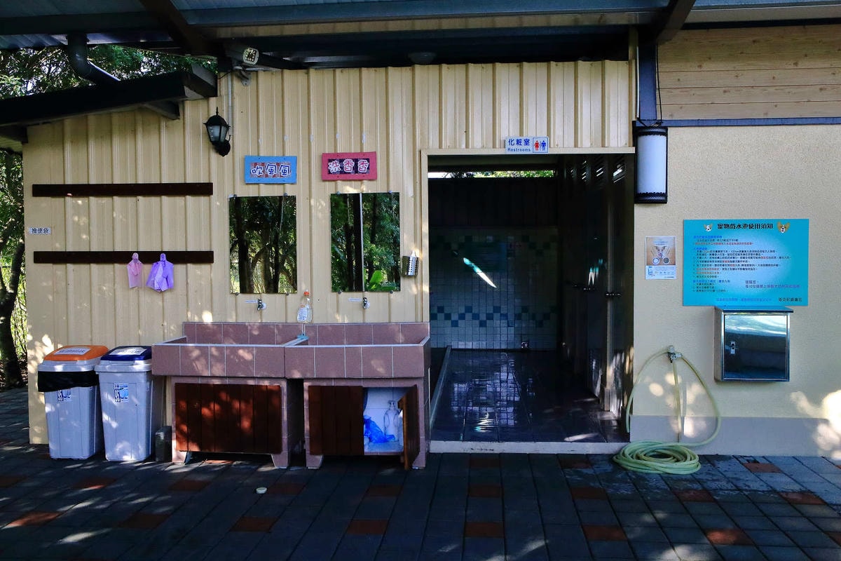 【宿。苗栗】南庄 麥克尼景觀莊園〜帶著毛小孩去旅行,這個夏天衝一波吧!大草皮、寵物游泳池、寵物餐,超棒的泳池寵物友善民宿推薦!