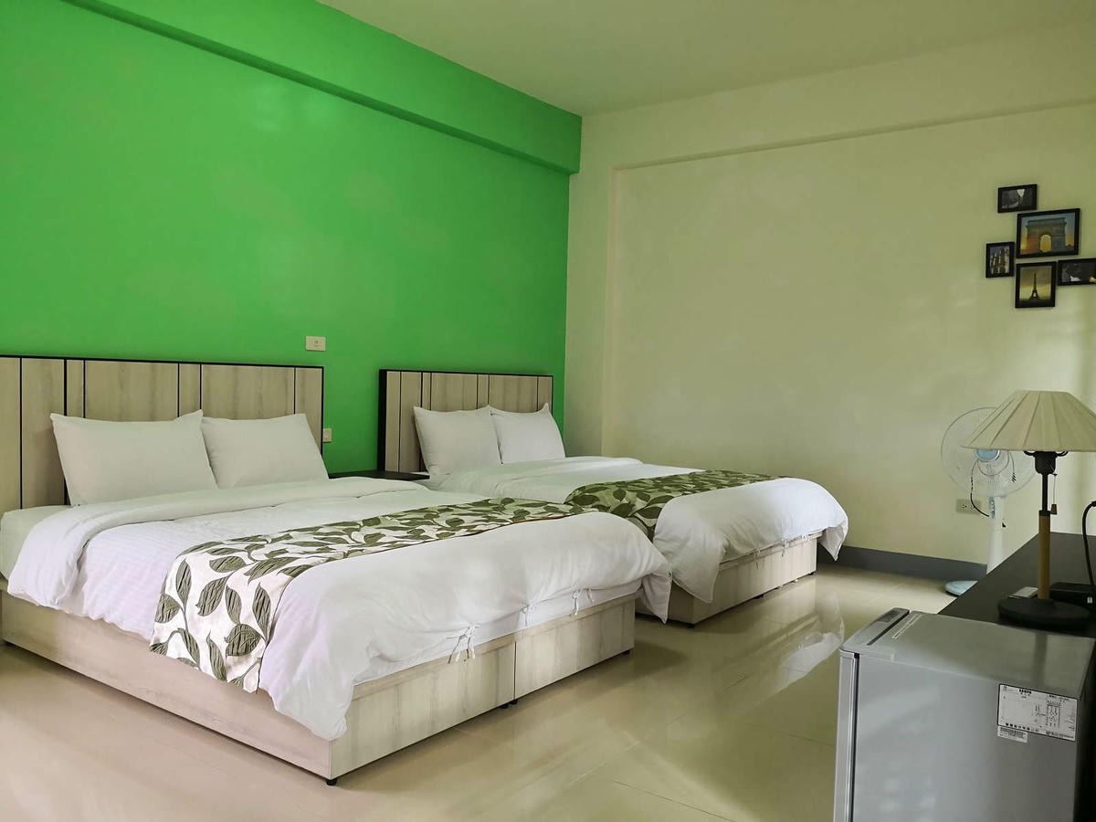 【宿。苗栗】南庄 麥克尼景觀莊園〜帶著毛小孩去旅行,這個夏天衝一波吧!大草皮、寵物游泳池、寵物餐,超棒的泳池寵物友善民宿推薦!