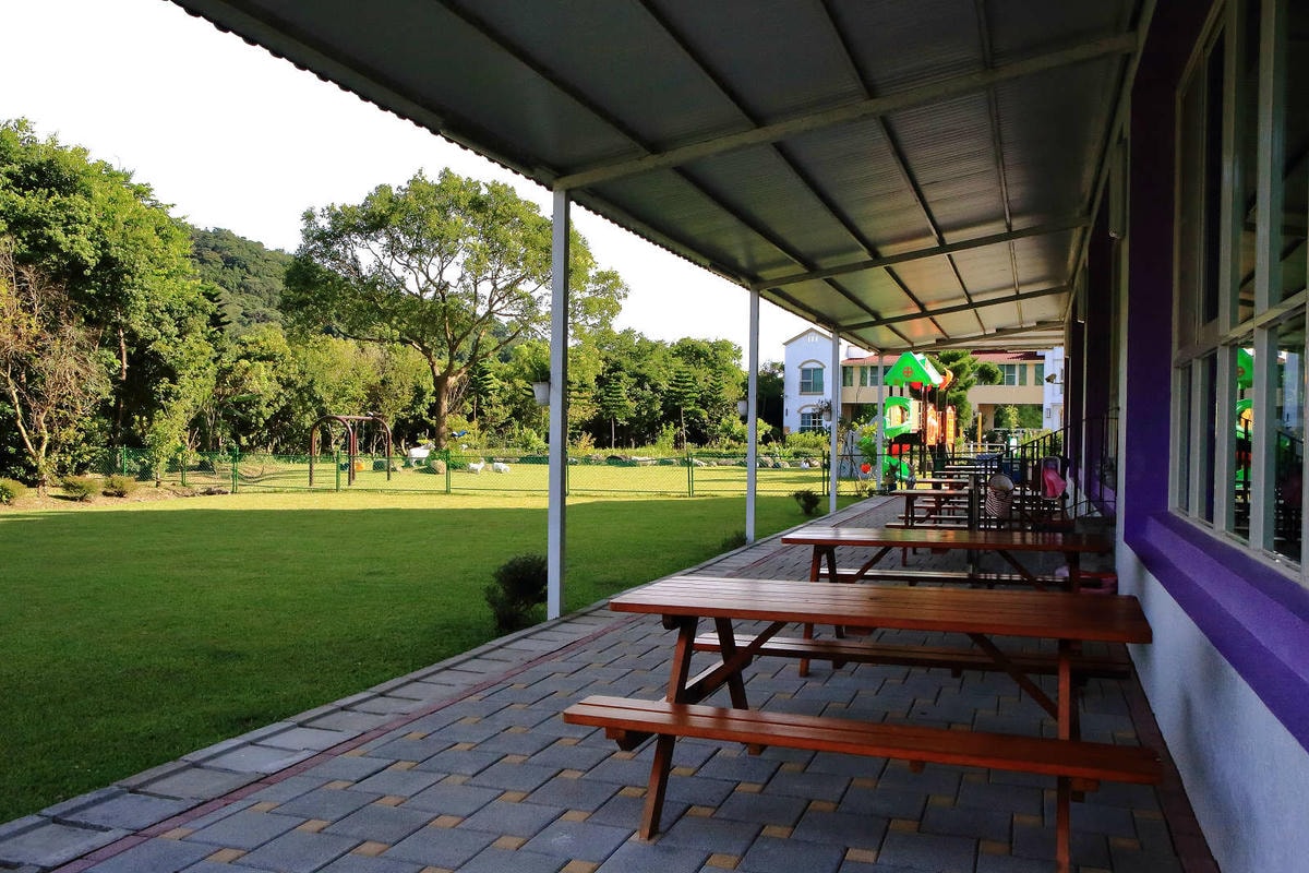 【宿。苗栗】南庄 麥克尼景觀莊園〜帶著毛小孩去旅行,這個夏天衝一波吧!大草皮、寵物游泳池、寵物餐,超棒的泳池寵物友善民宿推薦!