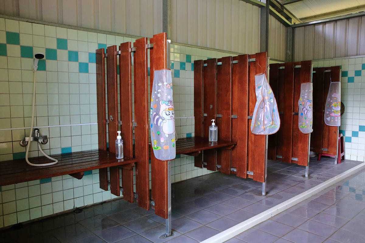 【宿。苗栗】南庄 麥克尼景觀莊園〜帶著毛小孩去旅行,這個夏天衝一波吧!大草皮、寵物游泳池、寵物餐,超棒的泳池寵物友善民宿推薦!