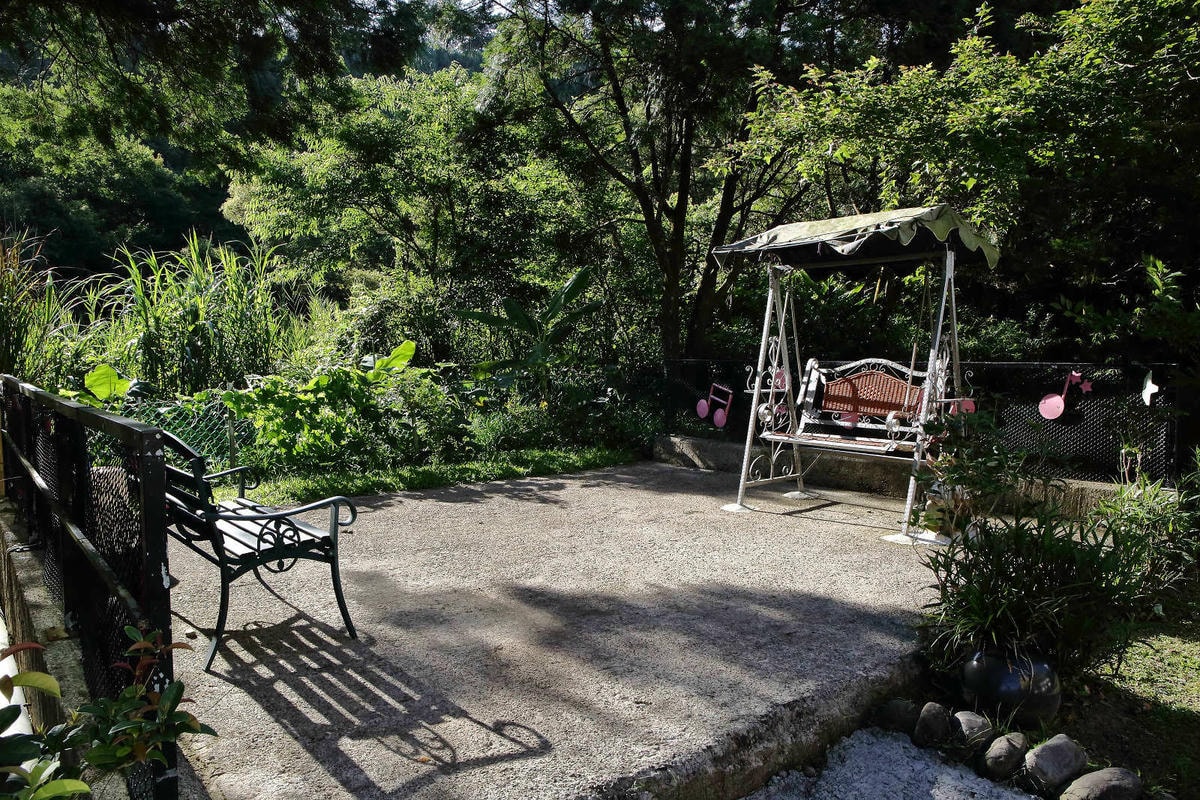 【宿。苗栗】南庄 麥克尼景觀莊園〜帶著毛小孩去旅行,這個夏天衝一波吧!大草皮、寵物游泳池、寵物餐,超棒的泳池寵物友善民宿推薦!