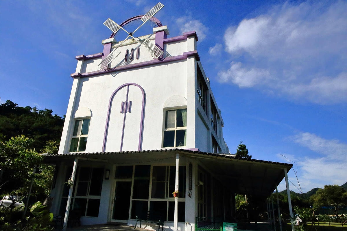 【宿。苗栗】南庄 麥克尼景觀莊園〜帶著毛小孩去旅行,這個夏天衝一波吧!大草皮、寵物游泳池、寵物餐,超棒的泳池寵物友善民宿推薦!