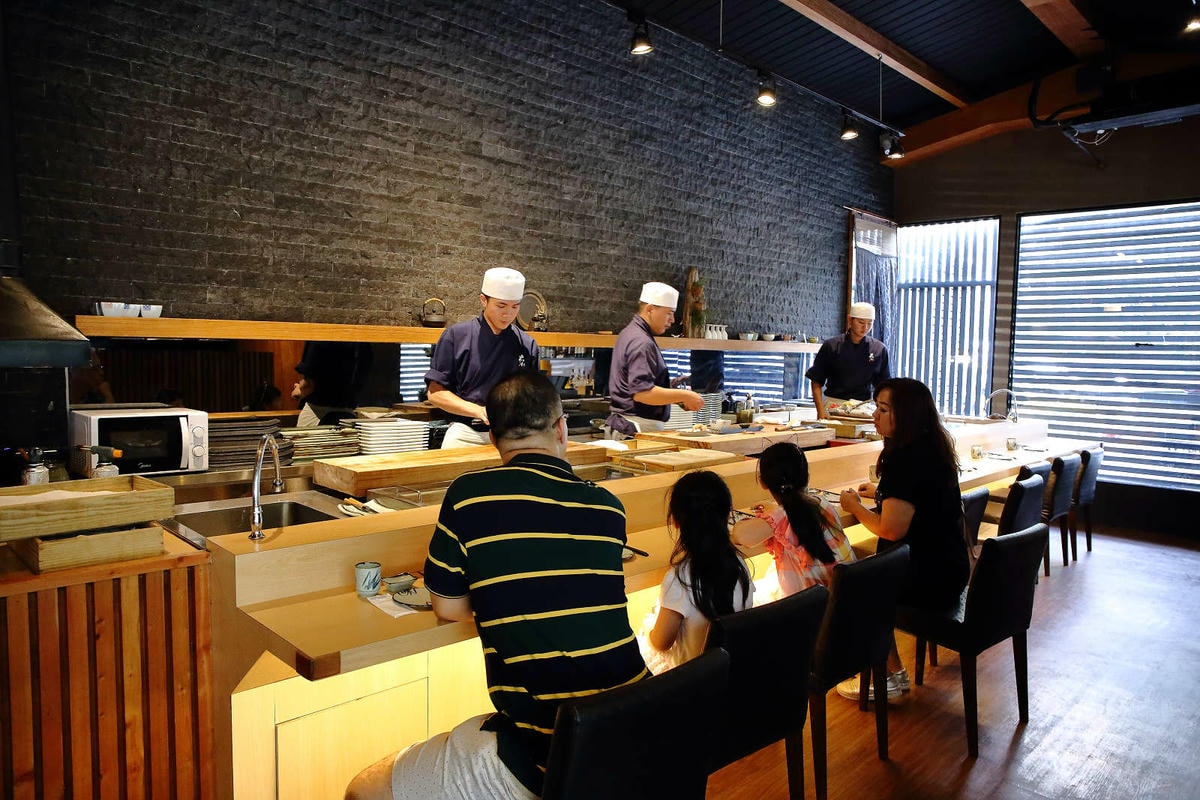 【食。台中】本壽司sushi stores〜台中日本料理推薦。職人手作好味道,平價享受新鮮海味,無菜單料理老饕最愛!(寵物友善餐廳)