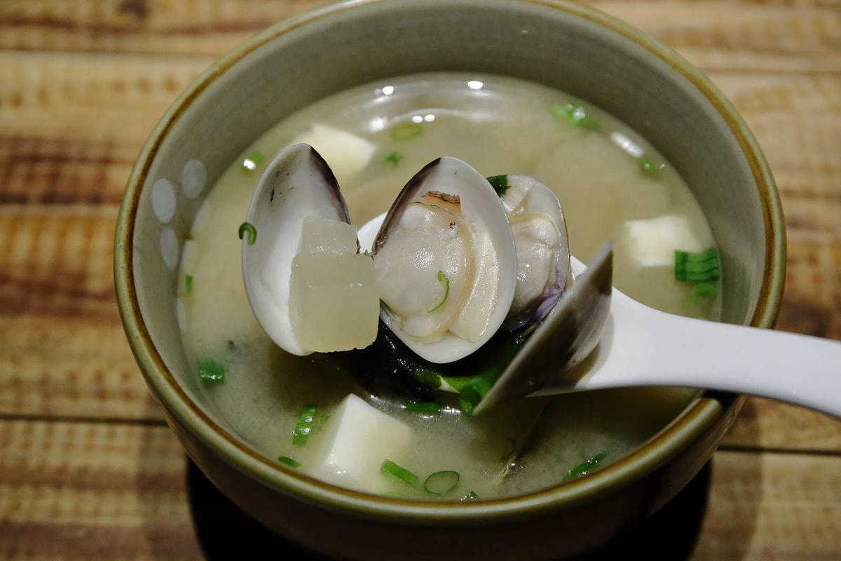 【食。台中】本壽司sushi stores〜台中日本料理推薦。職人手作好味道,平價享受新鮮海味,無菜單料理老饕最愛!(寵物友善餐廳)