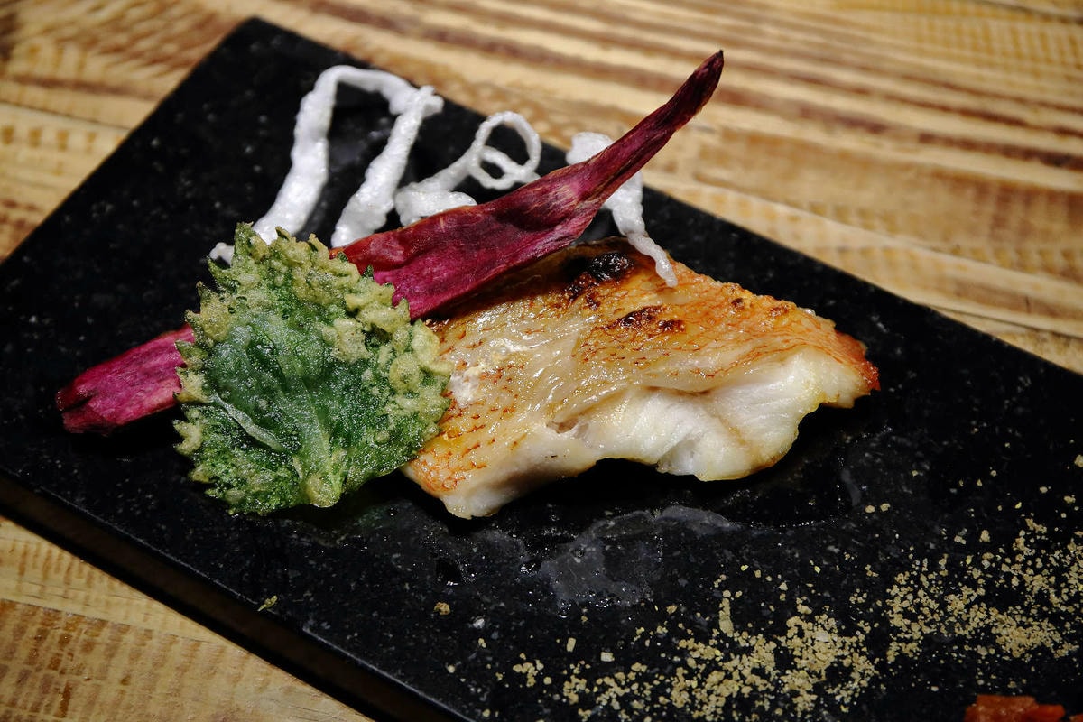 【食。台中】本壽司sushi stores〜台中日本料理推薦。職人手作好味道,平價享受新鮮海味,無菜單料理老饕最愛!(寵物友善餐廳)