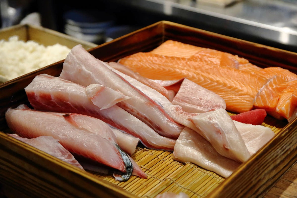 【食。台中】本壽司sushi stores〜台中日本料理推薦。職人手作好味道,平價享受新鮮海味,無菜單料理老饕最愛!(寵物友善餐廳)