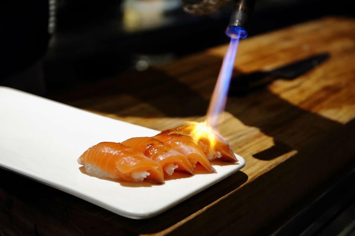 【食。台中】本壽司sushi stores〜台中日本料理推薦。職人手作好味道,平價享受新鮮海味,無菜單料理老饕最愛!(寵物友善餐廳)