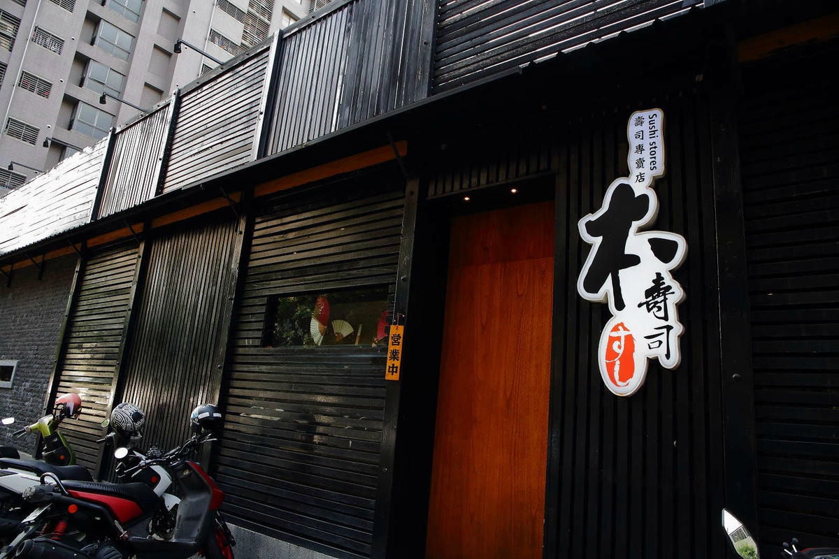 【食。台中】本壽司sushi stores〜台中日本料理推薦。職人手作好味道,平價享受新鮮海味,無菜單料理老饕最愛!(寵物友善餐廳)