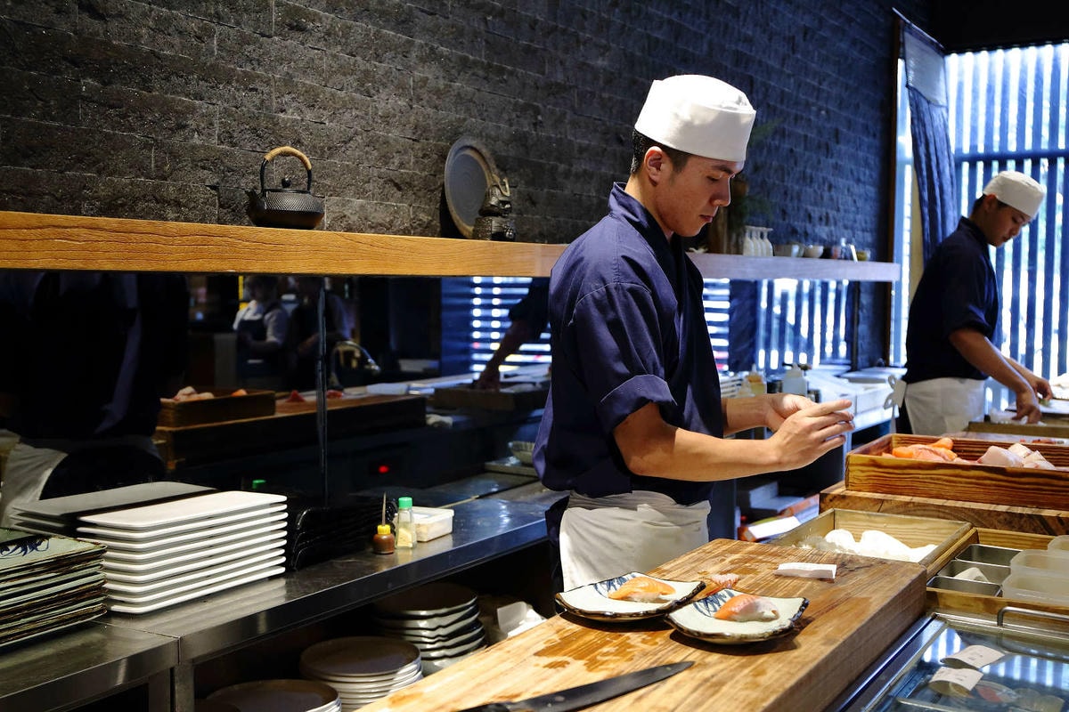 【食。台中】本壽司sushi stores〜台中日本料理推薦。職人手作好味道,平價享受新鮮海味,無菜單料理老饕最愛!(寵物友善餐廳)