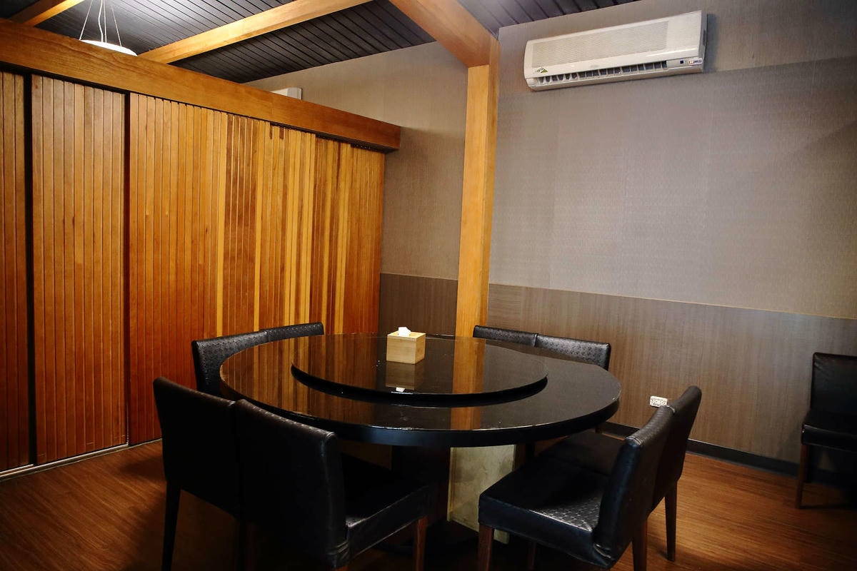 【食。台中】本壽司sushi stores〜台中日本料理推薦。職人手作好味道,平價享受新鮮海味,無菜單料理老饕最愛!(寵物友善餐廳)