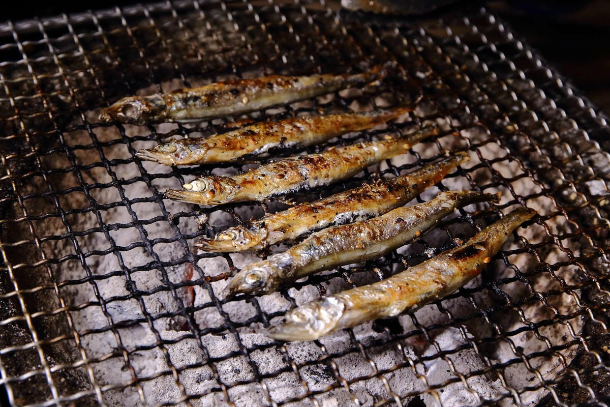 【食。基隆】月桂炭火燒肉〜基隆燒肉吃到飽推薦，安格斯牛、天使紅蝦、Häagen-Dazs吃到飽只要$536起，有正妹的桌邊服務唷