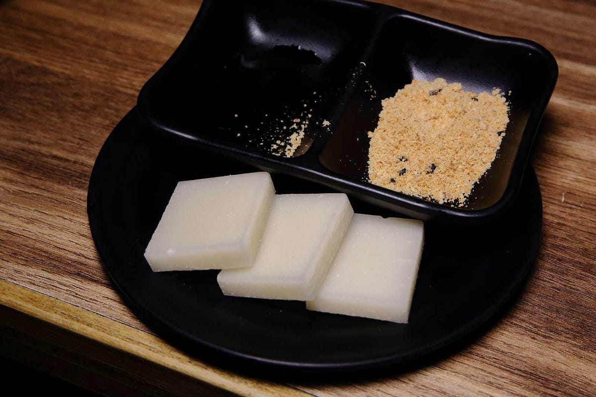 【食。基隆】月桂炭火燒肉〜基隆燒肉吃到飽推薦，安格斯牛、天使紅蝦、Häagen-Dazs吃到飽只要$536起，有正妹的桌邊服務唷