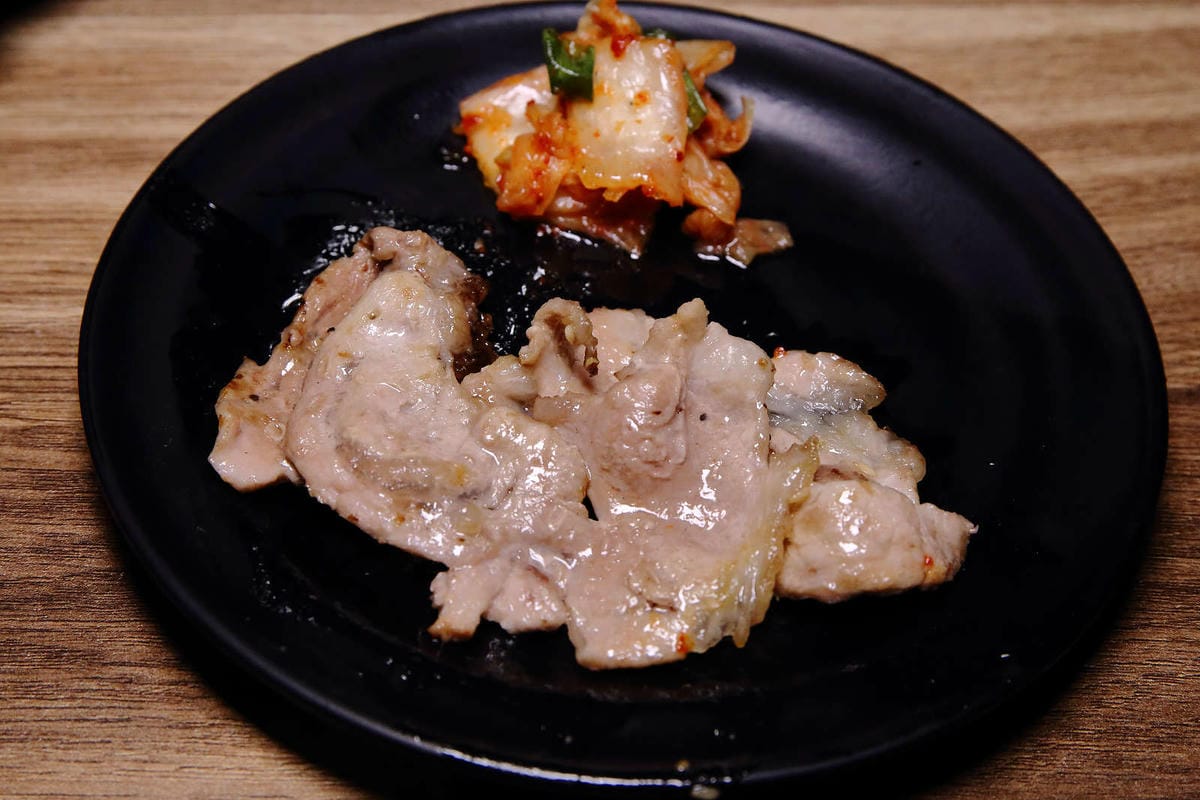 【食。基隆】月桂炭火燒肉〜基隆燒肉吃到飽推薦，安格斯牛、天使紅蝦、Häagen-Dazs吃到飽只要$536起，有正妹的桌邊服務唷