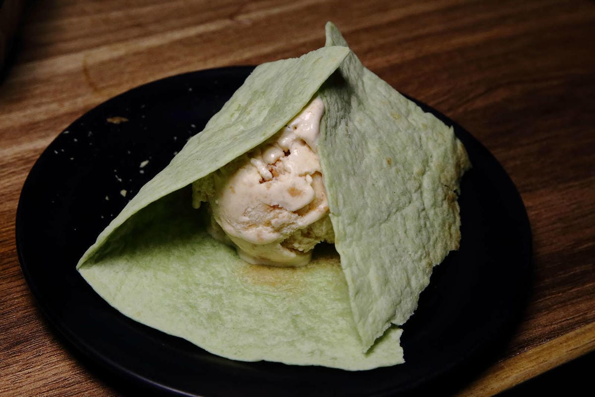 【食。基隆】月桂炭火燒肉〜基隆燒肉吃到飽推薦，安格斯牛、天使紅蝦、Häagen-Dazs吃到飽只要$536起，有正妹的桌邊服務唷