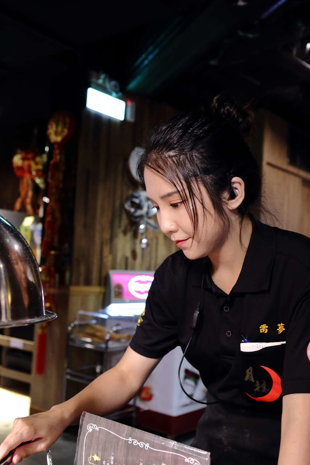 【食。基隆】月桂炭火燒肉〜基隆燒肉吃到飽推薦，安格斯牛、天使紅蝦、Häagen-Dazs吃到飽只要$536起，有正妹的桌邊服務唷