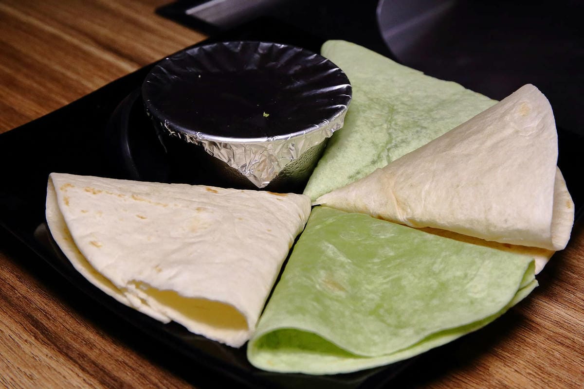 【食。基隆】月桂炭火燒肉〜基隆燒肉吃到飽推薦，安格斯牛、天使紅蝦、Häagen-Dazs吃到飽只要$536起，有正妹的桌邊服務唷