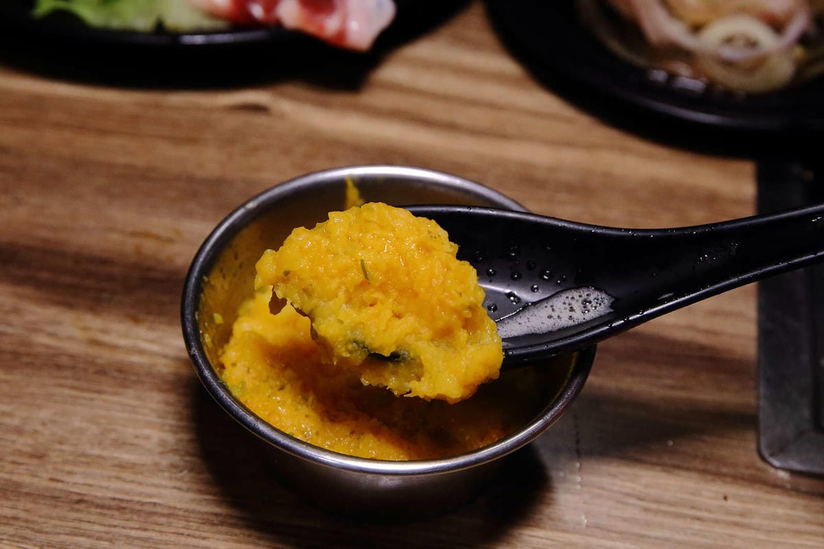 【食。基隆】月桂炭火燒肉〜基隆燒肉吃到飽推薦，安格斯牛、天使紅蝦、Häagen-Dazs吃到飽只要$536起，有正妹的桌邊服務唷